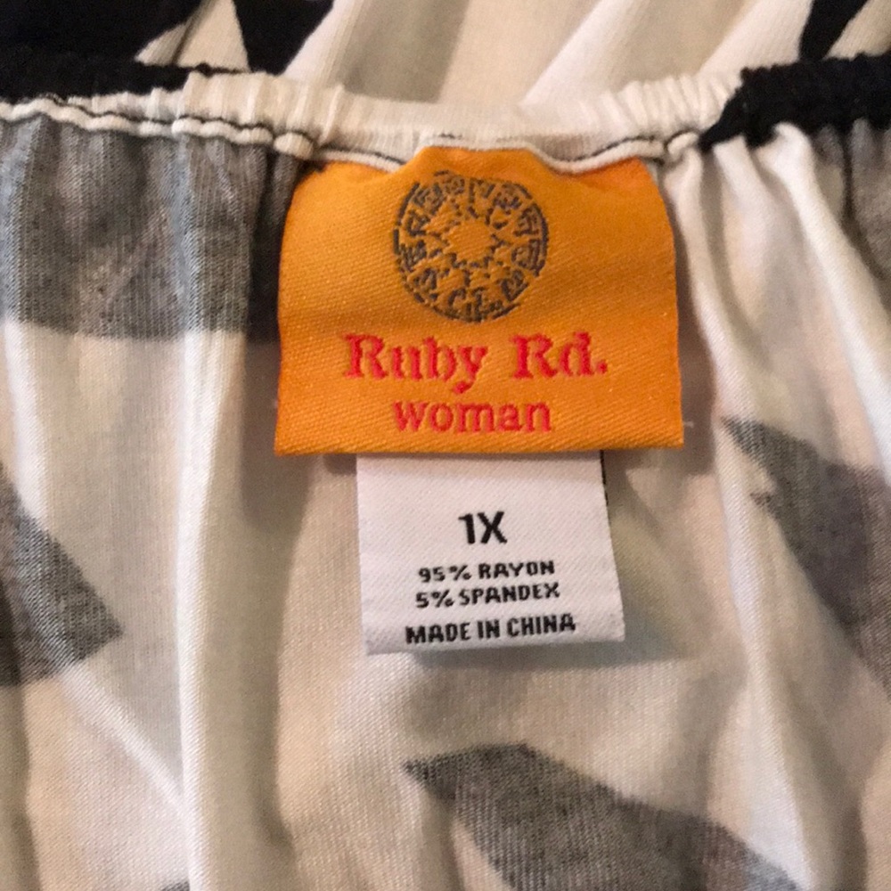 Nwot Plus size Ruby Rd. top - Picture 3 of 5